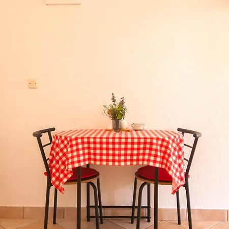 Old Town Apartment *